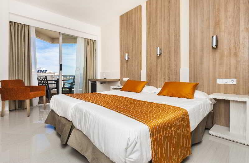 Sumba- Borneo Hotel Cala Millor  Buitenkant foto